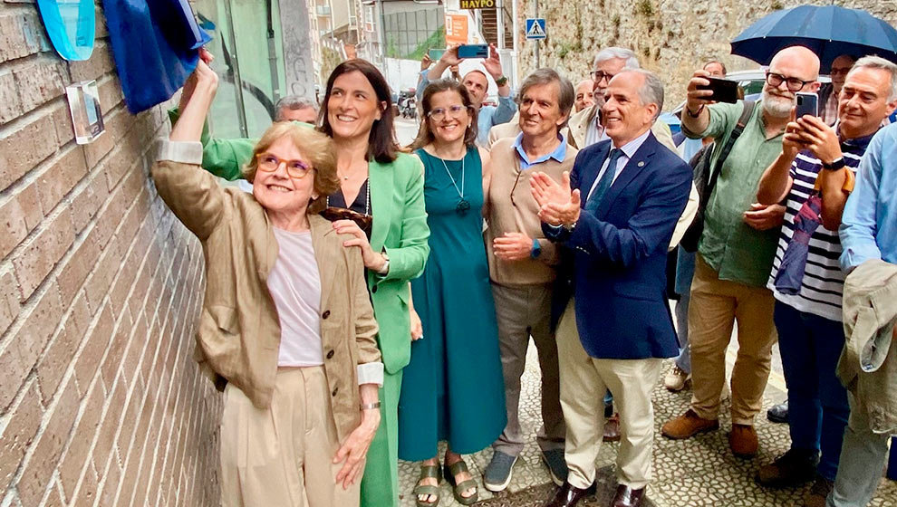 Descubrimiento de la placa en honor a José Luis Casado Soto en la Ruta de Ilustres Santander - AYUNTAMIENTO DE SANTANDER