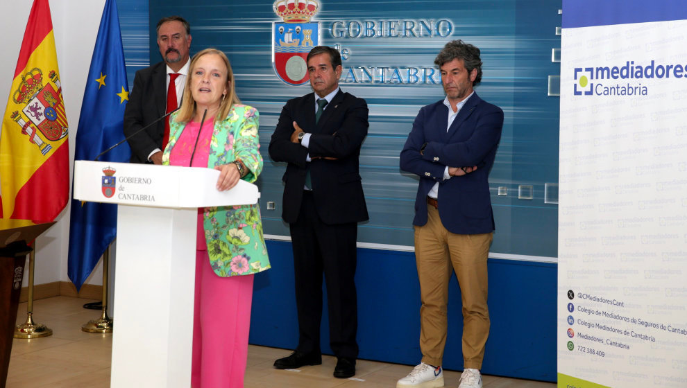 Urrutia preside la firma del protocolo de colaboración entre el Colegio y asociaciones de mediadores de seguros de Cantabria