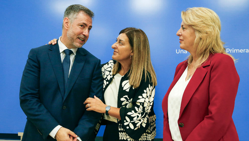 La presidenta de Cantabria, María José Sáenz de Buruaga, preside la toma de posesión de los consejeros de Cultura, Turismo y Deporte, Luis Martínez Abad, y de Desarrollo Rural, Ganadería, Pesca y Alimentación, María Jesús Susinos. 

12 sep 24