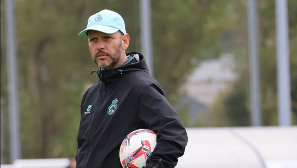 El entrenador del Racing, José Alberto