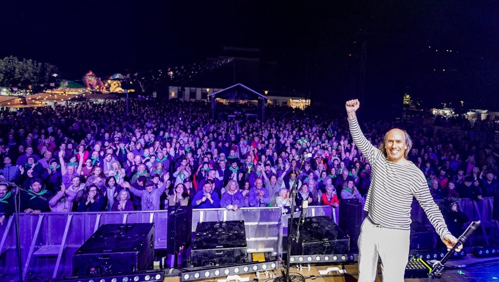 El músico gallego Carlos Núñez actuó en el concierto 'Camino Lebaniego' de Potes