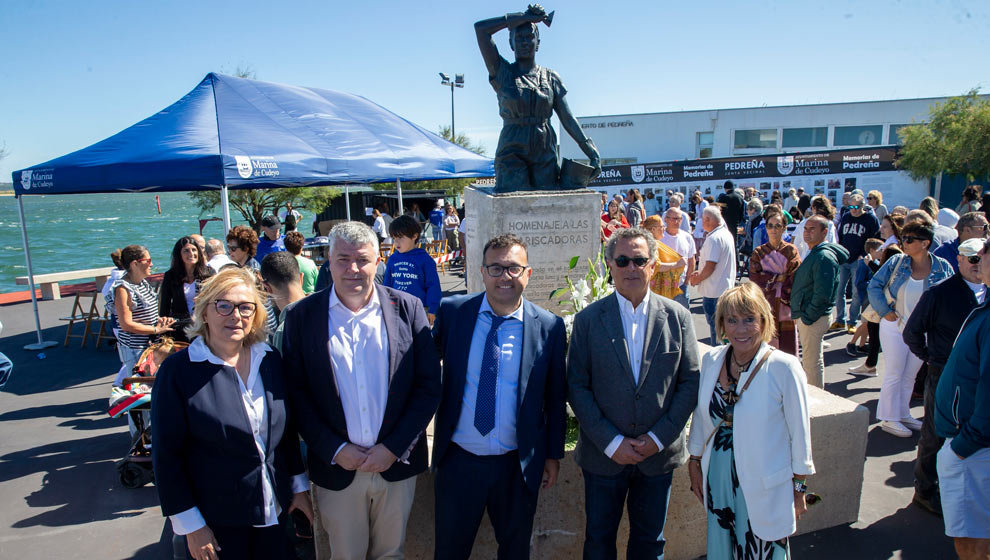 Homenaje a las mariscadoras en el Muelle de Pedreña