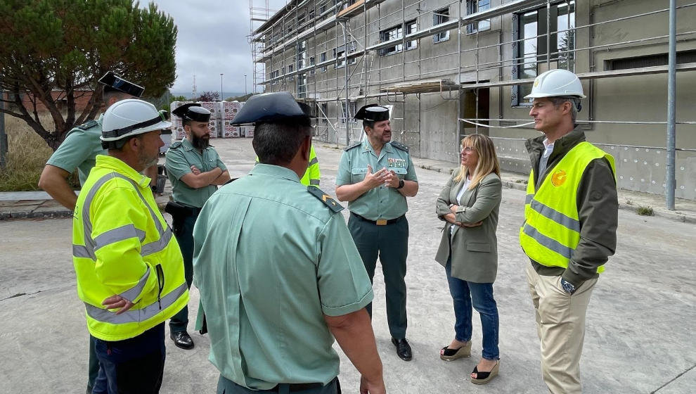 La delegada del Gobierno, Eugenia Gómez de Diego, visita las obras del cuartel de la Guardia Civil en Reinosa