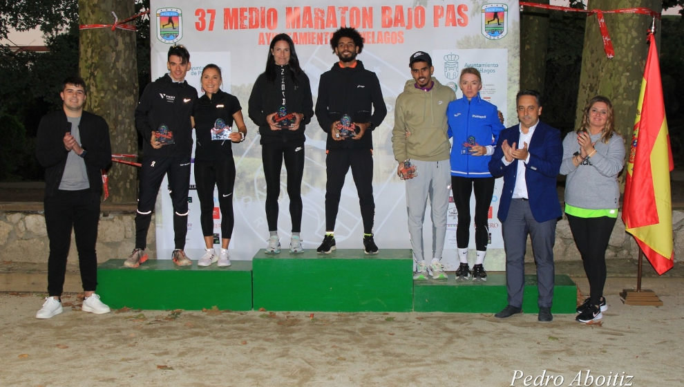 Mohamed El Gahzouany y Elena Loyo, vencedores del 37 Medio Maratón Bajo Pas | Foto: Organización