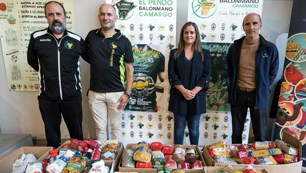 El XI maratón solidario de balonmano Camargo recolecta una tonelada alimentos