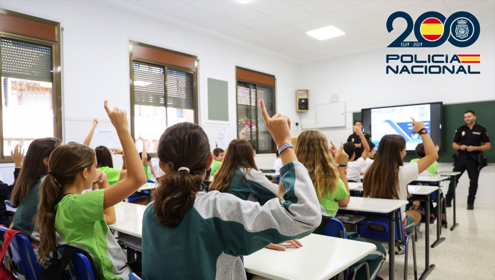 La Policía Nacional retoma sus charlas educativas en los colegios contra el acoso.