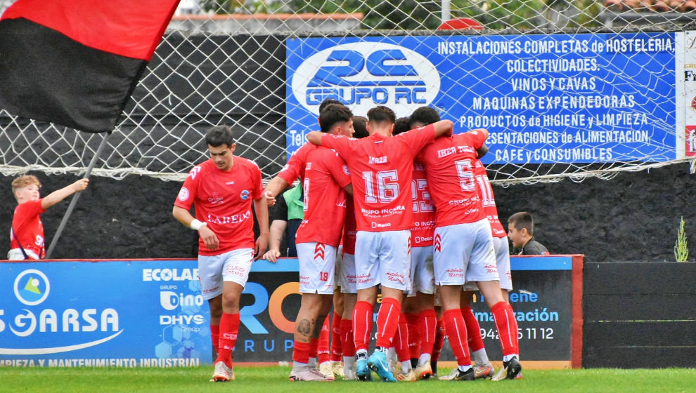 Celebración de uno de los goles del Laredo