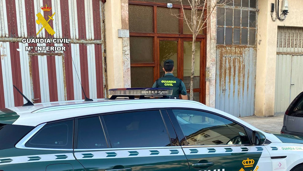 Evacuada una anciana al iniciarse la cocina de su piso en Castro y desalojados 17 vecinos