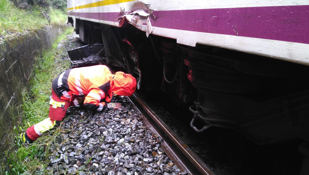  Tren Santander-Bilbao que ha descarrillado entre Gibaja y Carranza