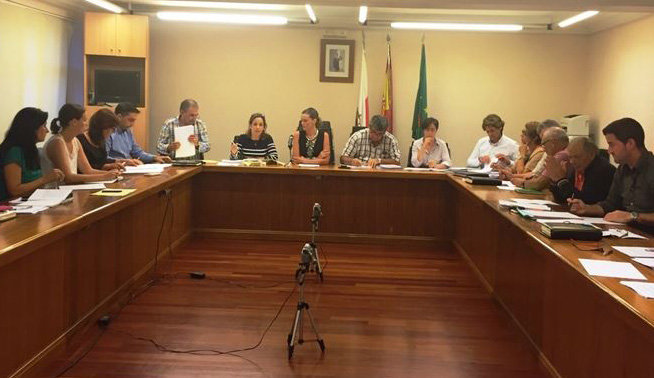 Reunión del Pleno del Ayuntamiento de Piélagos, que se suma a la iniciativa de los "municipios refugio"