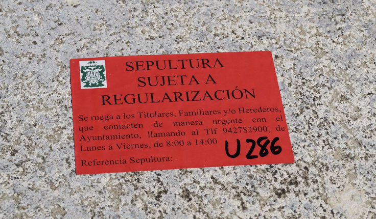 Etiqueta que puede verse en las tumbas del Cementerio Municipal de Castro Urdiales