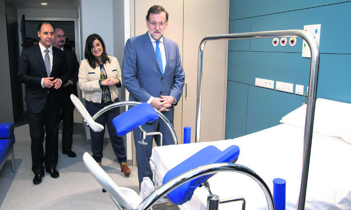 Ignacio Diego y Mariano Rajoy, durante su visita al nuevo Hospital Universitario Marqués de Valdecilla