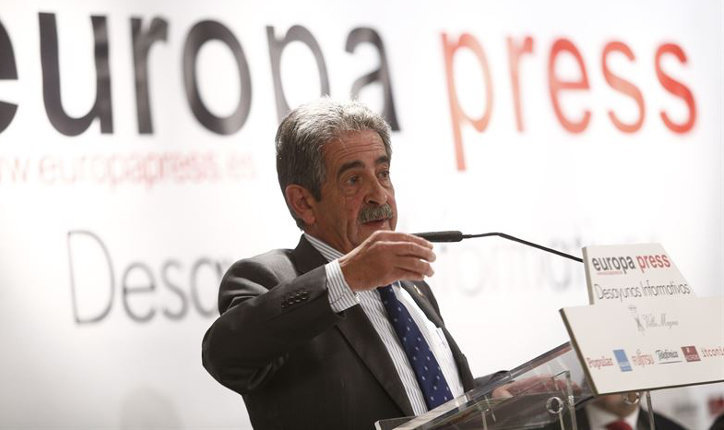 El presidente de Cantabria, Miguel Ángel Revilla, durante el desayuno informativo