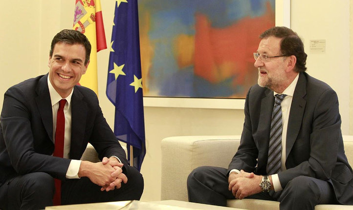 El secretario general del PSOE, Pedro Sánchez, durante un encuentro con el líder del PP, Mariano Rajoy