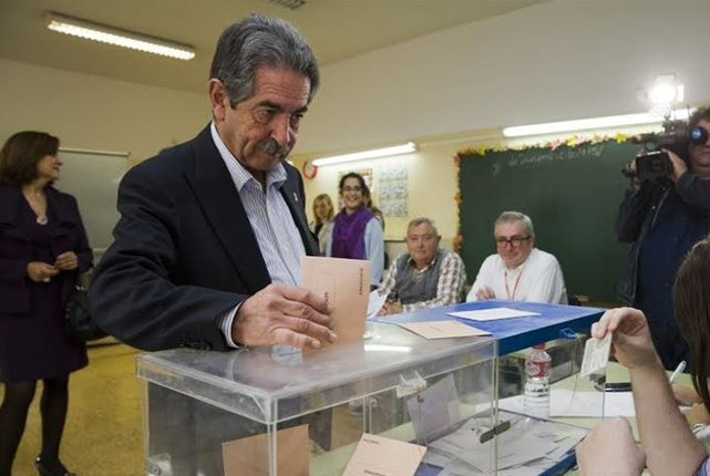 El presidente de Cantabria, Miguel Ángel Revilla, durante las pasadas elecciones