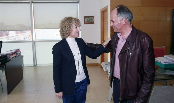 La vicepresidenta, Eva Díaz Tezanos, recibe al alcalde de Soba, Julián Fuentecilla