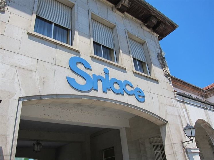 La dirección de Sniace necesita a los 340 trabajadores para reabrir la fábrica
