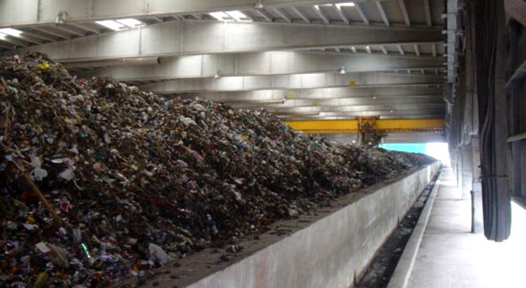 El Parlamento ha pedido que no se renueve el convenio de basuras con Guipúzcoa