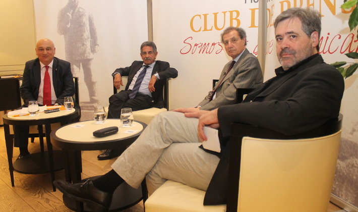 El presidente de Cantabria, Miguel Ángel Revilla, ha estado en el Club de Prensa Pick