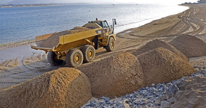 El relleno de las playas de La Magdalena y Los Peligros requerirá 22.000 metros cúbicos de arena