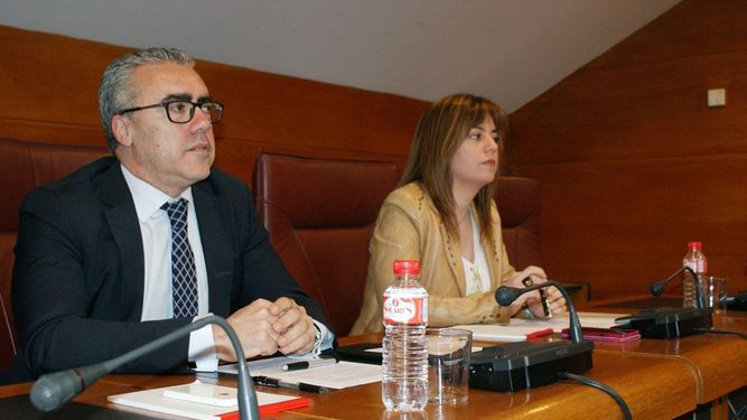Los portavoces de PRC y PSOE, Pedro Hernando y Silvia Abascal