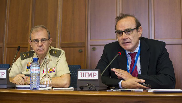 El director general de Política Exterior del Ministerio de Asuntos Exteriores y de Cooperación, Enrique Mora, durante su intervención en la UIMP