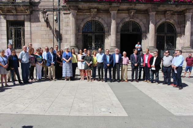 Minuto de silencio en el Ayuntamiento de Torrelavega