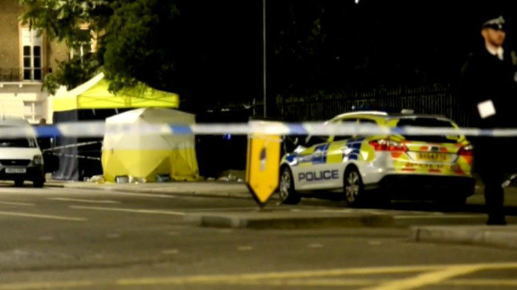 La policía londinense en el lugar del ataque