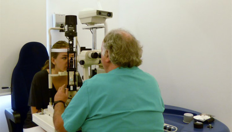 La cirugía oftalmológica cumple 16 años en Mompía