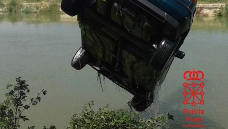 Caída de un vehículo al Canal Imperial en Fontellas
