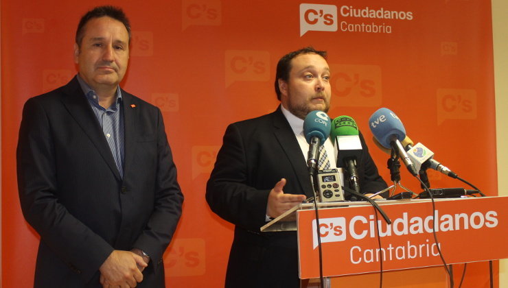 Los diputados de Ciudadanos, José Ramón Carrancio y Rubén Gómez