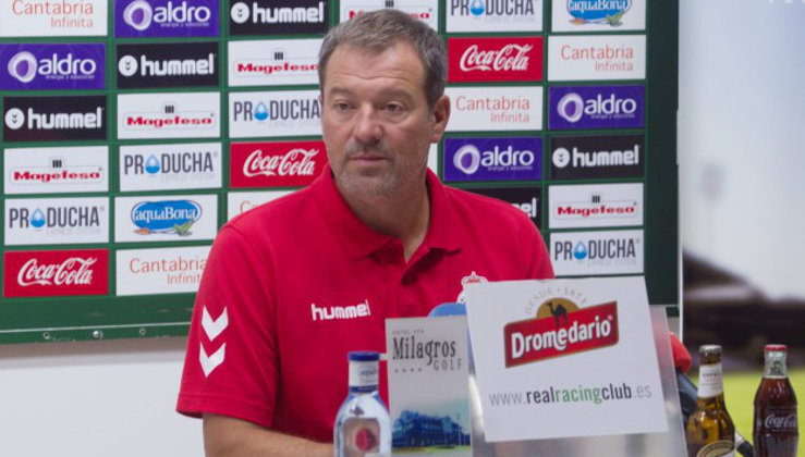 El entrenador del Racing de Santander, Ángel Viadero
