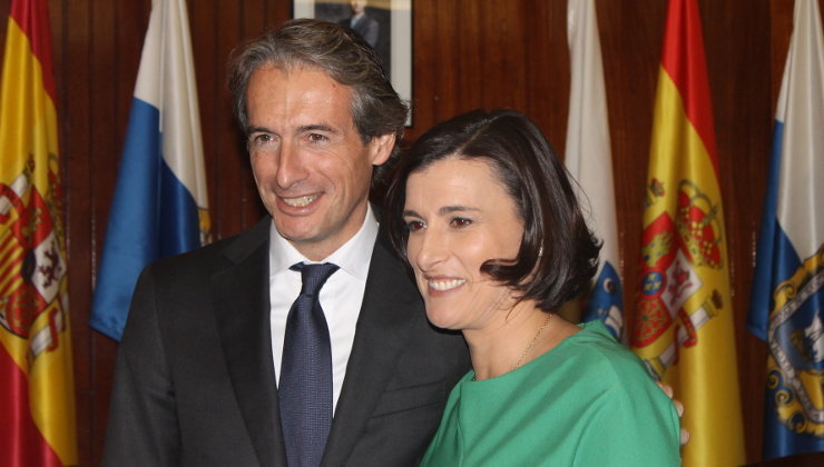El ministro de Fomento, Íñigo de la Serna, y la alcaldesa de Santander, Gema Igual