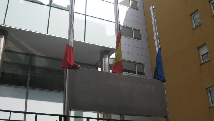 Detalle de la fachada del Gobierno de Cantabria