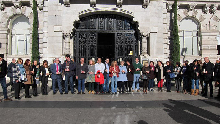 Concentración en el Ayuntamiento de Santander contra la violencia de género