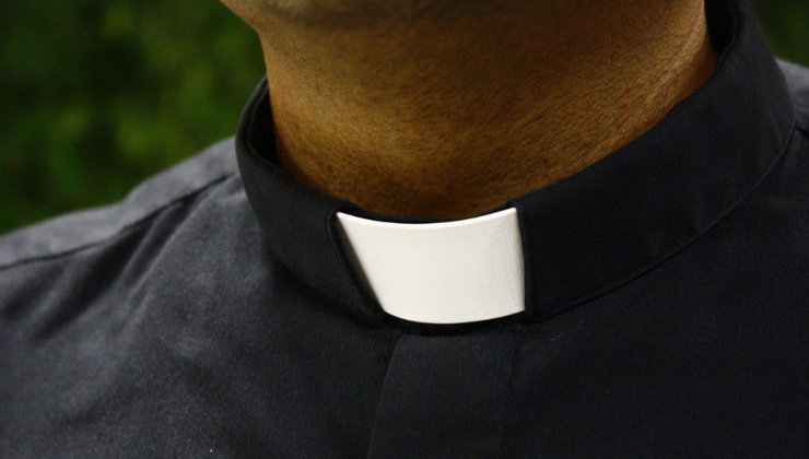 El sacerdote retirado habría ofrecido dinero a un menor para mantener relaciones sexuales