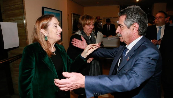La presidenta del Congreso, Ana Pastor, y el presidente del Gobierno de Cantabria, Miguel Ángel Revilla