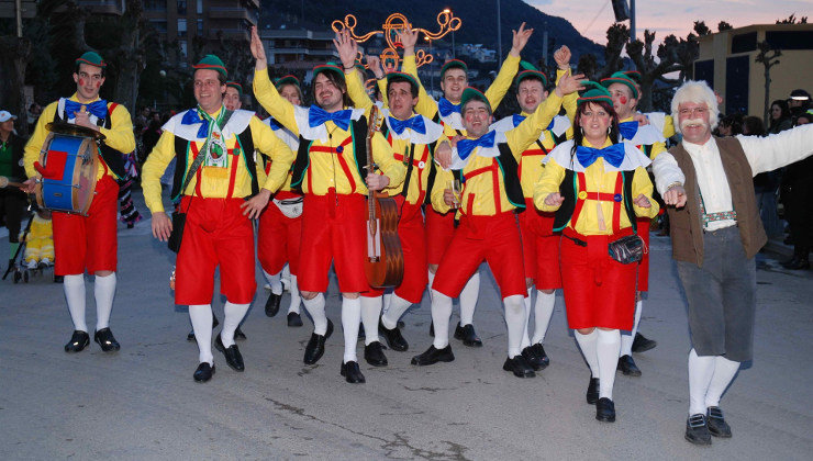 Las murgas vuelven a ser protagonistas en el carnaval de Santoña
