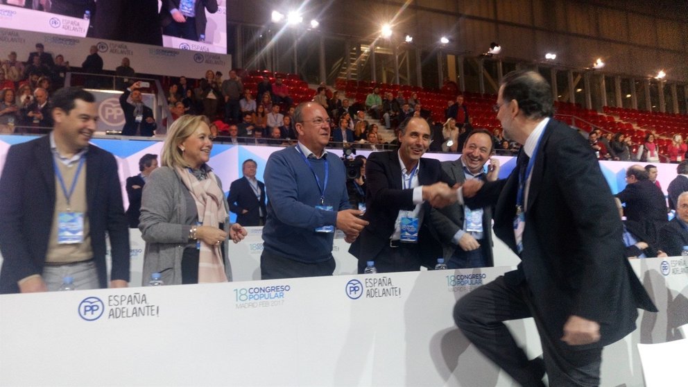 Ignacio Diego saludando a Mariano Rajoy
