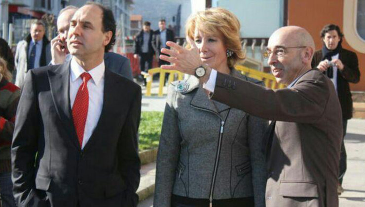 El exalcalde de Noja, Jesús Díaz (izq.), junto a Ignacio Diego y la expresidenta de la Comunidad de Madrid, Esperanza Aguirre