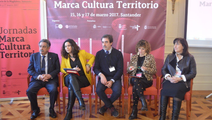 La inauguración de las I Jornadas &#39;Marca Cultura Territorio&#39; ha contado con la presencia del presidente de Cantabria, Miguel Ángel Hernáez