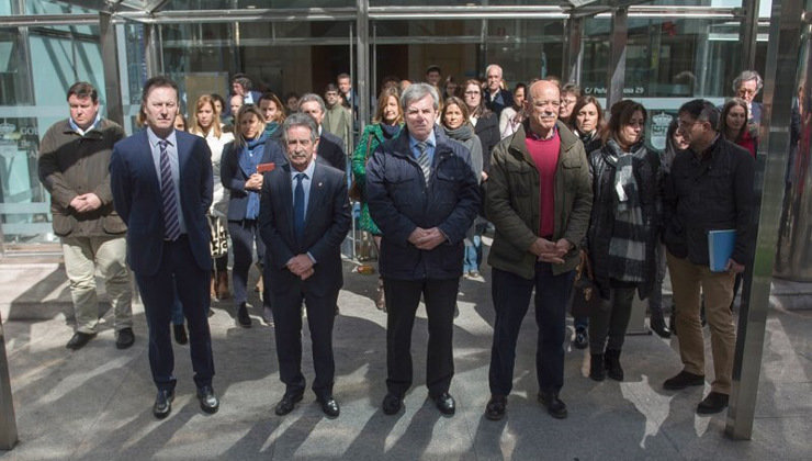 Minuto de silencio en el Gobierno de Cantabria