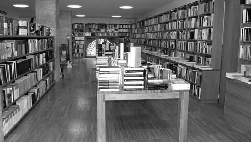 Interior de una de las librerías Gil