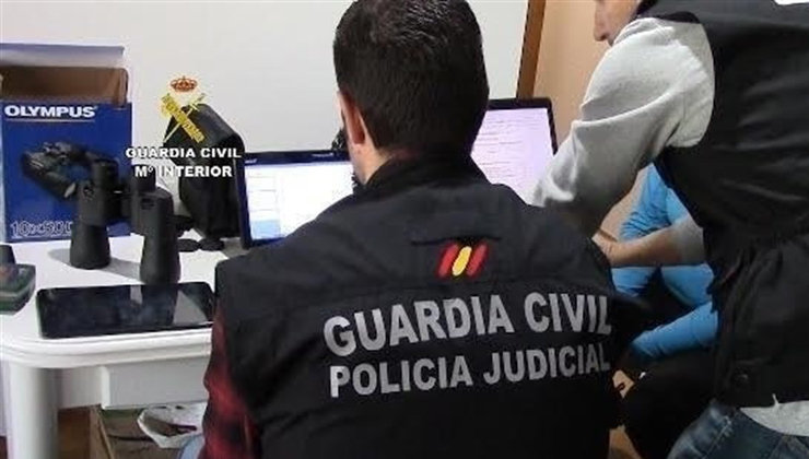 La Guardia Civil ha detenido a 102 personas que integraban una red de pornografía infantil