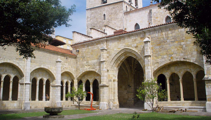 Claustro de la Catedral de Santander. Foto: Wikimedia