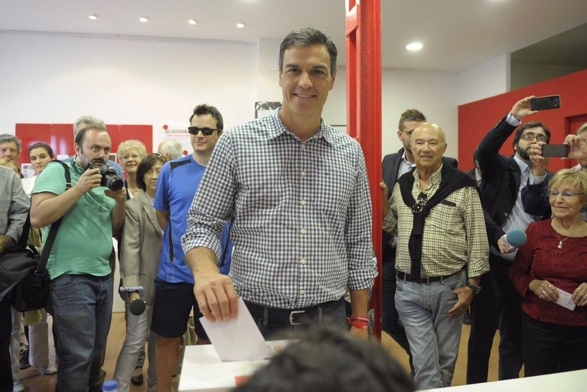 Pedro Sánchez vota en las primarias del PSOE