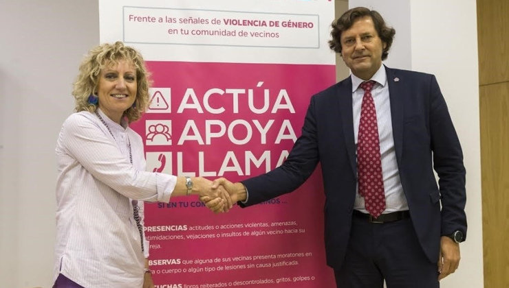 La vicepresidenta del Gobierno, Eva Díaz Tezanos, y el presidente del Colegio de Administradores de Fincas de Cantabria, Alberto Ruiz-Capillas