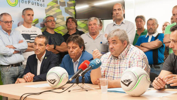La Federación Cántabra de Fútbol ha condenado el acoso a su presidente, José Ángel Peláez