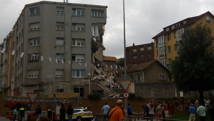 Momentos posteriores al derrumbe del edificio de Santander