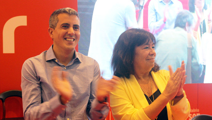 El secretario general del PSOE de Cantabria, Pablo Zuloaga, y la presidenta de los socialistas Cristina Narbona